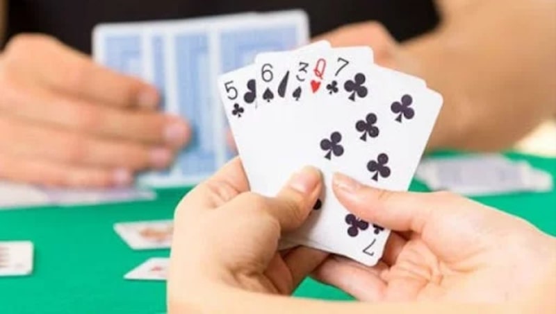 Cách chơi liêng cơ bản là theo luật chơi và các trường hợp cược bài