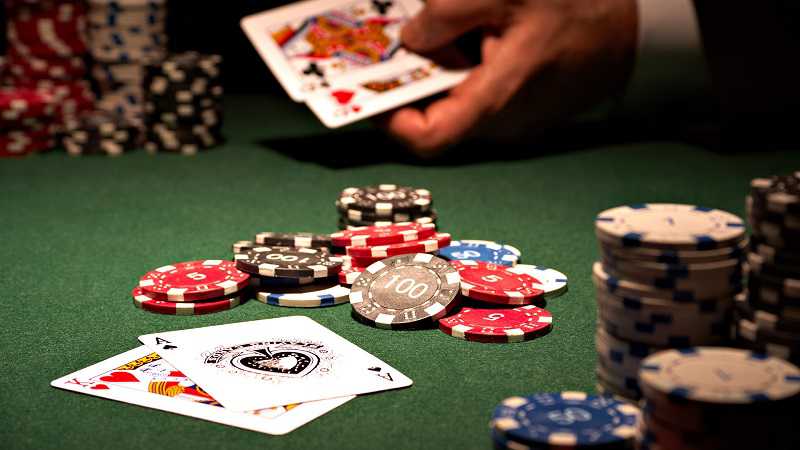 Cách chơi poker bảy lá tương đối giống các poker khác