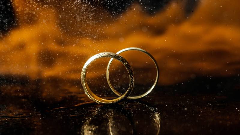 Nhẫn cưới chỉ được một trong hai người đeo