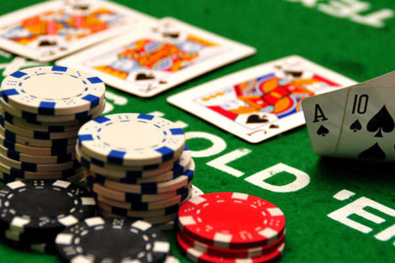 Poker 7 lá thu hút rất đông người chơi